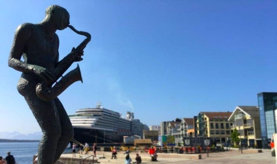 Molde: Atlantic Ocean Road & Varden Audio Guide Bus Tour - Getting the Audio Guide Right: Your GuideToGo Setup