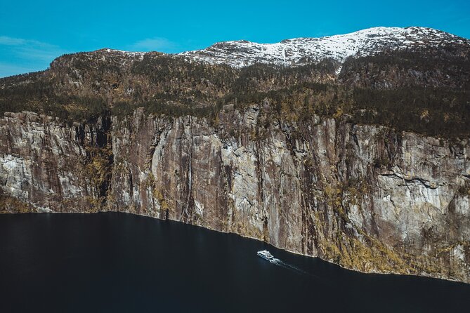 Mostraumen Fjord Cruise - the local operator - Bryggen from the water: your fjord day starts with Bergen’s postcard