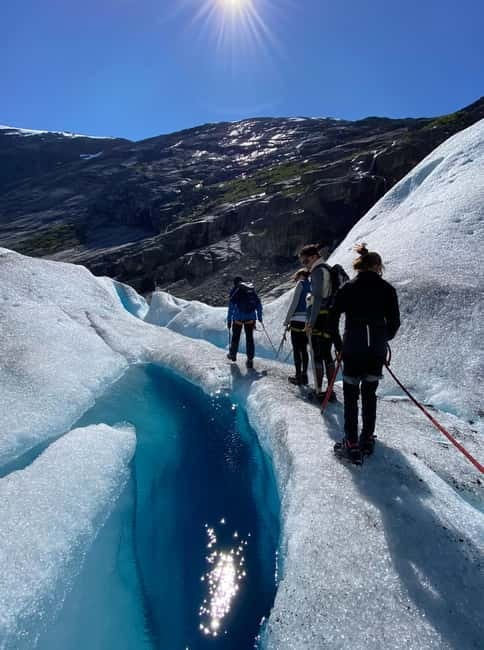 Nigards: Kayaking and Glacier Hike - The safety briefing: short, serious, and worth your attention