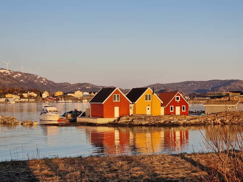 Northern Lights Adventure in Tromsø with Free Photos - Inside the bus: toilets, warmth, and staying safe