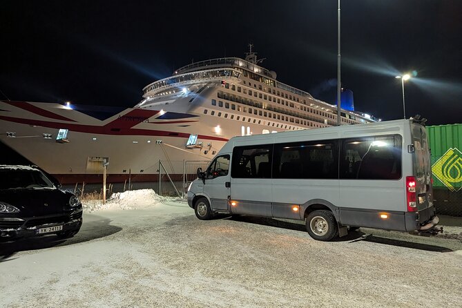 Northern Lights Minibus Chase Max 16 Person In Group - Chasing the Aurora: How the Stops Work