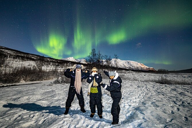 Northern Lights Minibus with Photos Dinner Warm suits - Photo help during the aurora show: getting more than a blurry memory