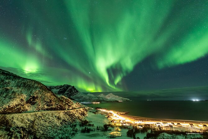 Northern Lights Minibus with Photos Dinner Warm suits - Warm suits, hot drinks, and campfire dinner: why comfort boosts your odds