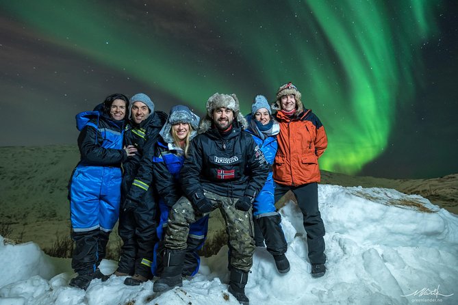 Northern Lights Private tour with your special ones - Greenlander - Campfire warmth: the quiet magic part of the night