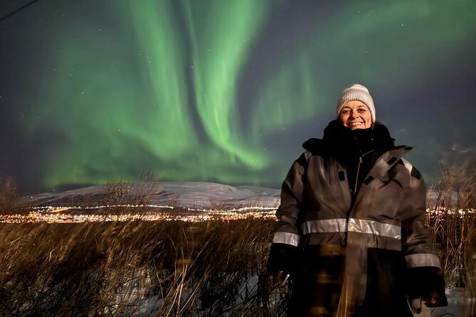Northern Lights Tour with Hot Food and Drinks in Tromso - Thermal suits, tripods, and headlamps: comfort tech that changes outcomes