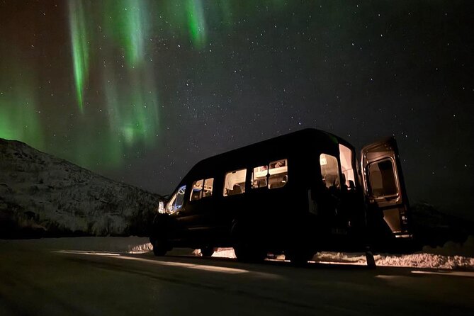 Northern Lights Tour with Hot Food and Drinks in Tromso - Group size of up to 15: the good, the tradeoffs, and guide styles