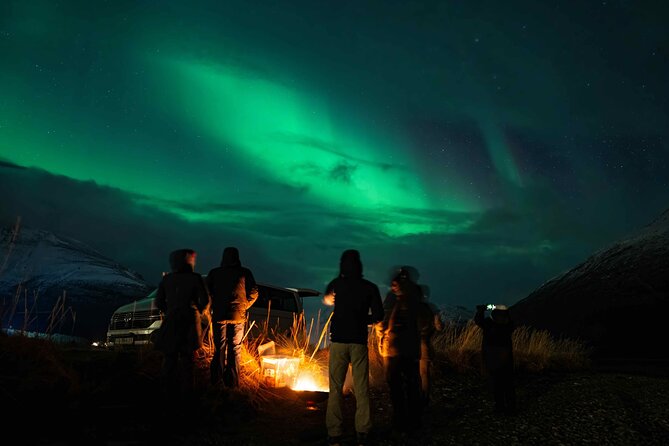 Northern Lights Tour with small group of 8 people - The small group and guided setup you will feel all night