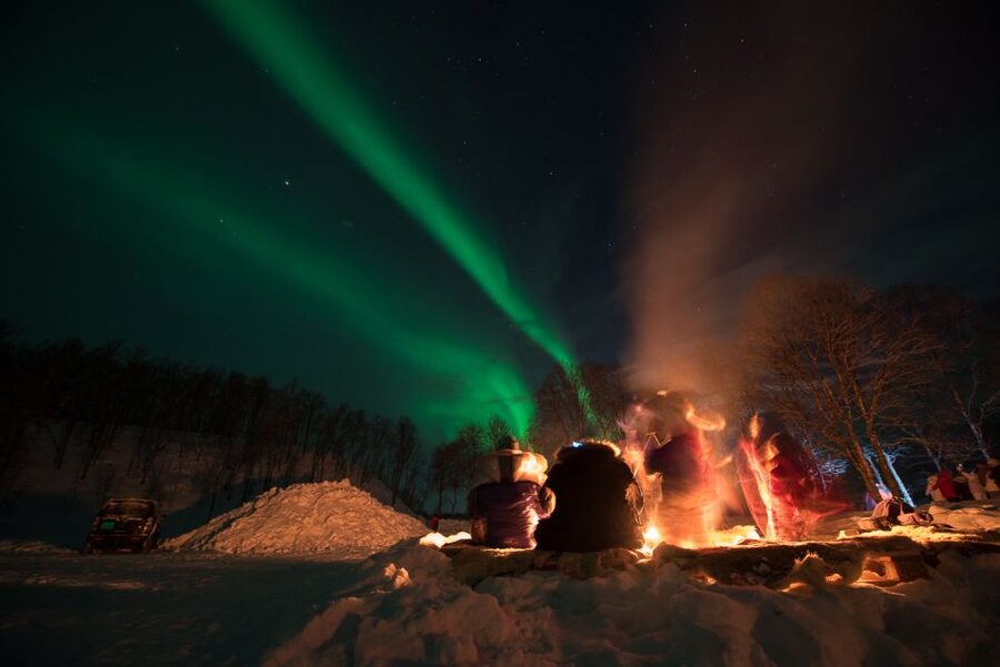 Northern lights Tromsø - small group tour with local guide - The 6-hour flow: van drive, a secret stop, and that warm break