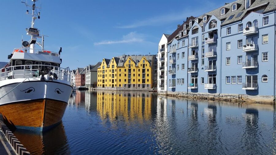 Norwegian Coastal Cities: Smartphone Audio Guide App - Price and value: $35 per smartphone for 365 days of walking stories