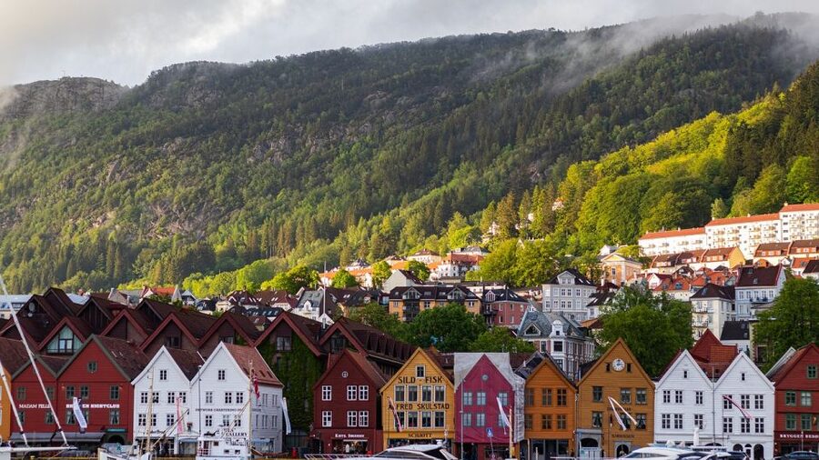 Norwegian Coastal Cities: Smartphone Audio Guide App - Trondheim: Nidaros Cathedral, Bakklandet, and the bicycle lift