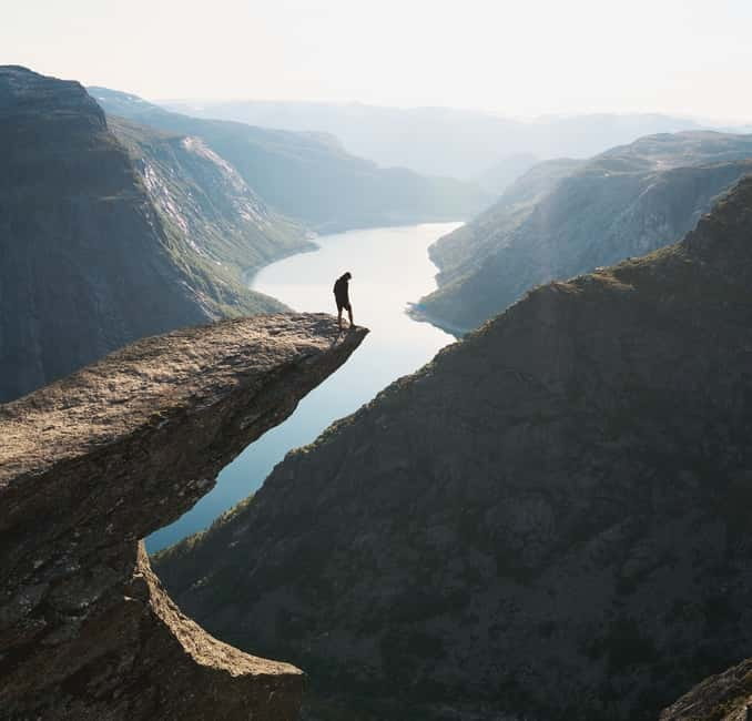 Odda: Overnight Hike to Trolltunga - From Skjeggedal Kiosk to Mågelitopp: Getting On Trail