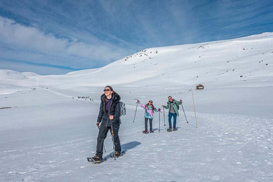 Odda: Trolltunga Winter Hike on Snowshoes - The first push: 4 km to Mågelitopp