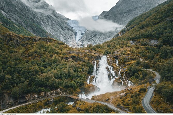 Olden 4 Hour Briksdal Glacier Tour in Briksdalsbreen - Olden cruise kai start: easy to find, but arrive early