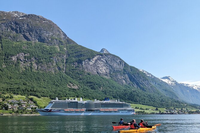 Olden: Easy Kayaking for Beginners on the Fjord - Meeting at Fjordvegen 1567, close to where cruise days need to move fast