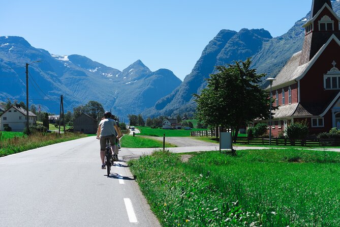 Olden: Fjord e-bike tour - What to bring, and how to plan if weather changes