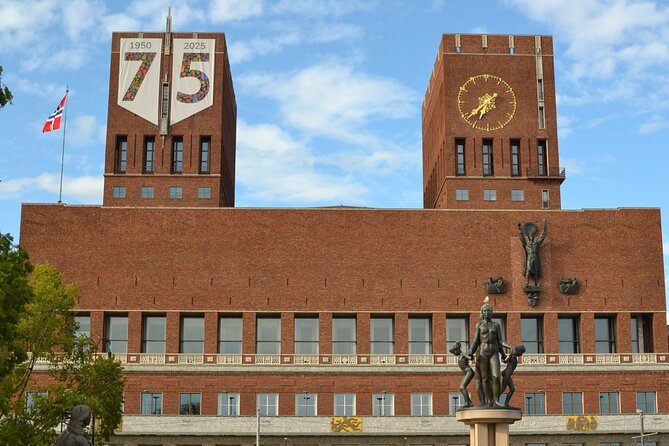 Oslo city center Tour - Gunnar Sønsteby statue: WWII resistance told in one powerful place