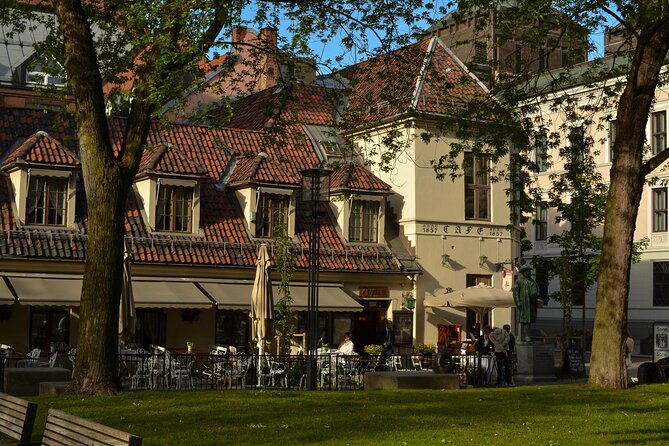 Oslo city center Tour - Akershus Castle and Fortress: medieval walls with harbor views