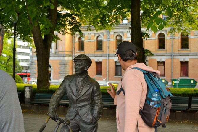 Oslo city center Tour - Royal Palace stop: elegant architecture and royal stories, no inside required