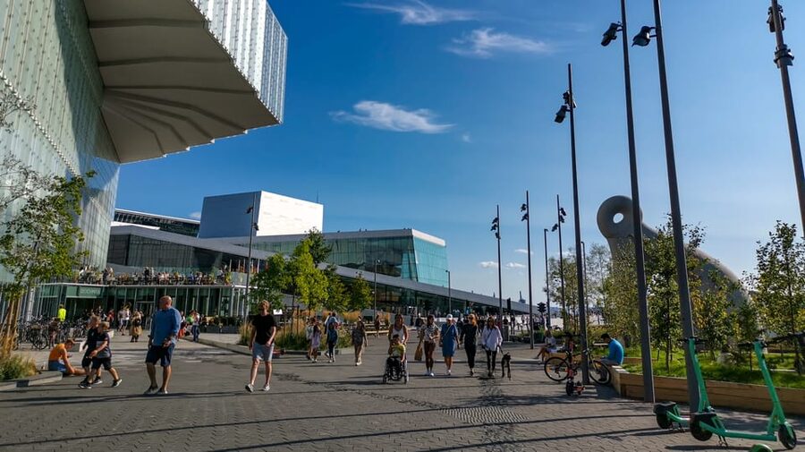 Oslo: City Highlights Walking Tour - Karl Johan Street up to the civic core
