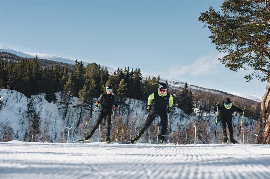 Oslo: Cross Country Skiing Equipment with private lesson - Gear up and meet at Trollvannstua, Oslo