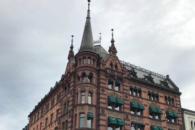 Oslo easy walk - Parliament and Oslo Cathedral: Quick Snapshots, Smart Context