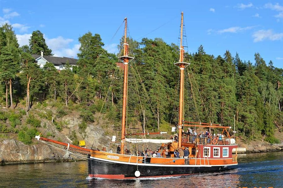 Oslo: Fjord Mini Cruise by Wooden Sailing Ship - Wooden Sailing Ship Views, Right From City Hall Pier