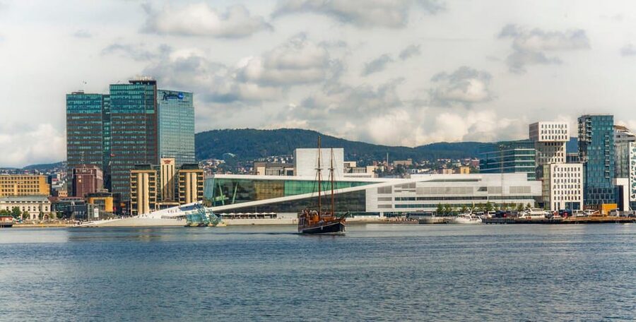 Oslo: Fjord Mini Cruise by Wooden Sailing Ship - Sørenga and Tjuvholmen: Modern Waterfront, Seen From the Waterline