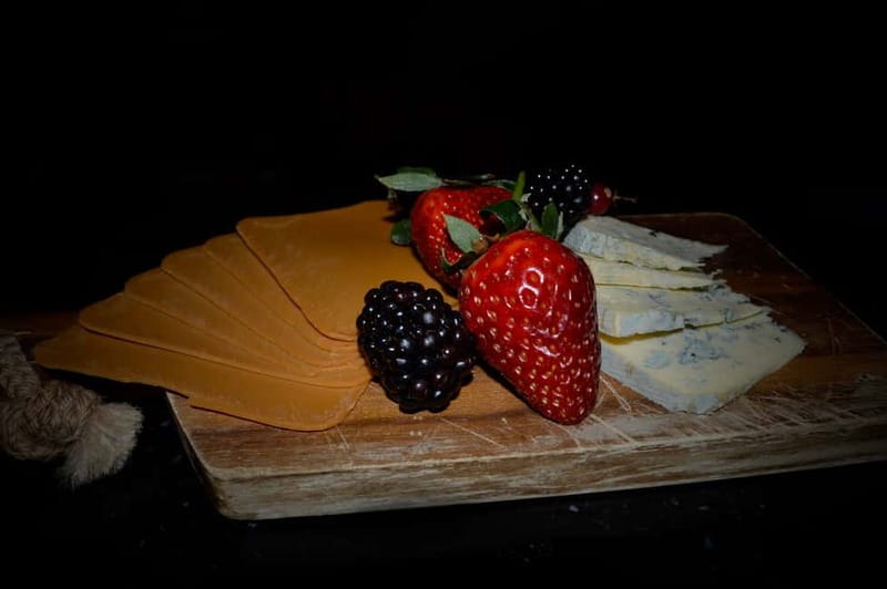 Oslo: Food Tasting and Walking Tour with a Local - Entering Oslo on Foot, Not by Bus
