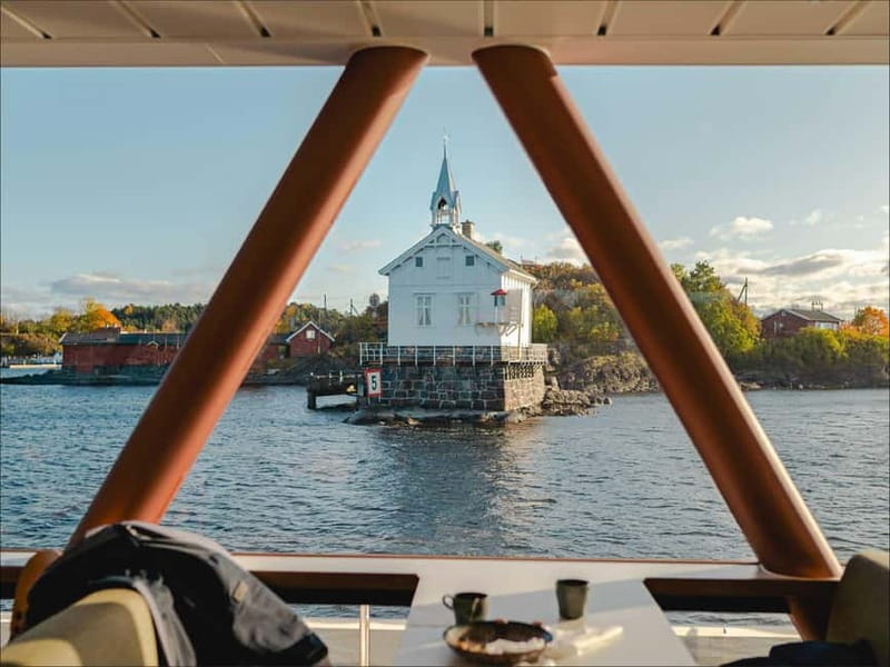 Oslo: Guided Sightseeing Fjord Cruise on Premium Silent Boat - Warm saloons, panoramic windows, and the onboard cafe plan