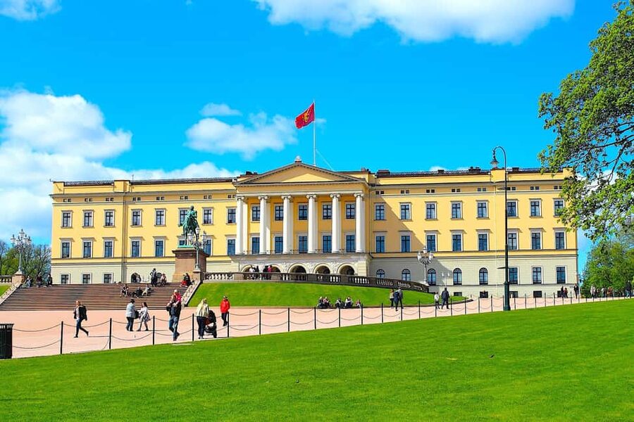 Oslo: Guided Walking Tour of Central Oslo with Local Guide - The smart reason to do this walk early in Oslo