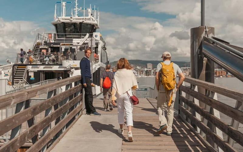 Oslo: Hovedøya and Nakholmen Island Hopping Tour - Nakholmen: Cabins, Coastal Cottages, and Photo Moments