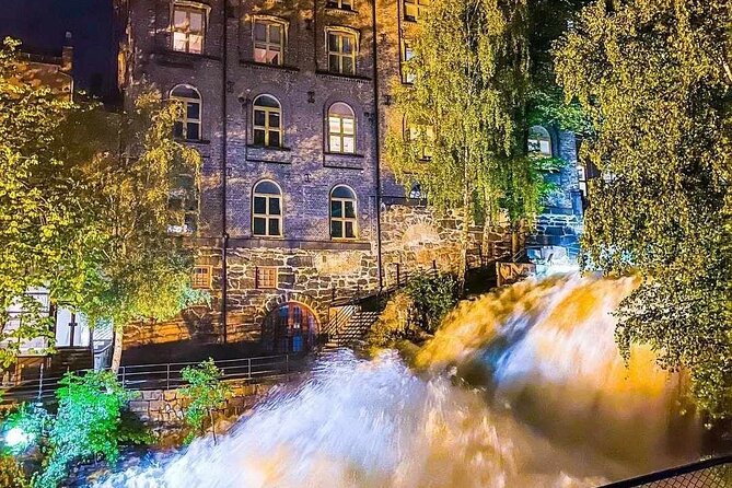 Oslo: Norwegian Food Tour & Hidden Gems City Walk - Karl Johans Gate: the warm waffle with brown cheese finish