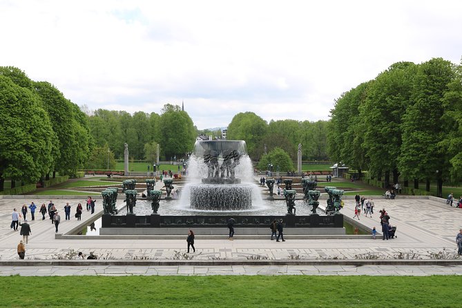 Oslo Panorama Tour with Holmenkollen Ski Jump and Vigeland Park - Guides and pacing: why hearing it live beats a recording