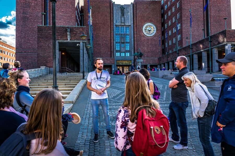 Oslo: Private Walking Tour - Royal Palace, Karl Johans gate, and the National Theatre in one central sweep