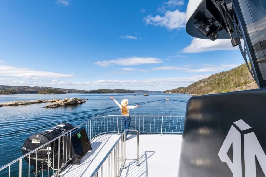 Oslo: Scenic Fjord Cruise with Audio Guide Commentary - Onboard comfort: big windows, warm lounge, and a deck that actually works