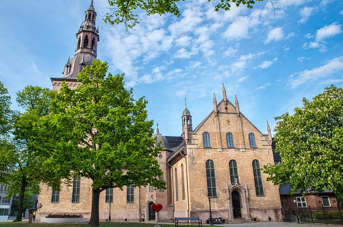 Oslo Self Guided Walking Tour with an APP - Stortinget, Grand Hotel, and the Theatre Corridor on Karl Johans Gate
