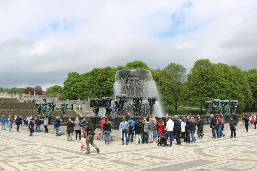 Oslo: Sightseeing with Holmenkollen Ski Jump & Vigeland Park - Vigeland Sculpture Park walk: 200-plus sculptures by one artist