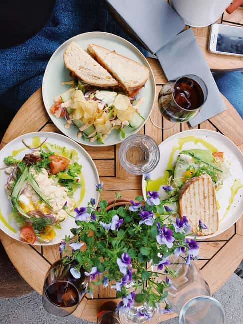 Oslo: The Grand Experience Walking Tour with Lunch or Dinner - How the tour hands you off to Grand Hotel Oslo, without the dinner scramble