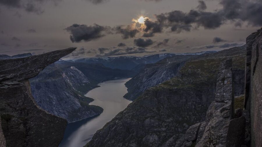 Overnight: Trolltunga Via Ferrata Sky Ladder Glamping - How the arctic domes work: sleep private, social in the dome