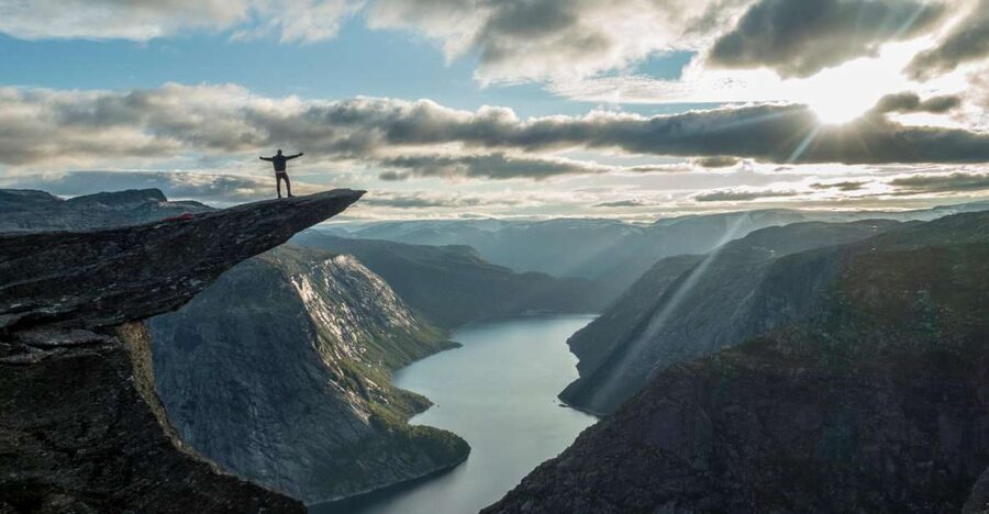 Overnight: Trolltunga Via Ferrata Sky Ladder Glamping - The first walk from Skjeggedal to Ringedalsvatnet, your legs get warm