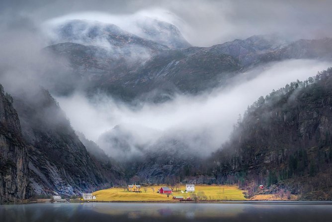 Private Fjordcruise by Luxury Pontoon Boat - Bergen Fjords - Guides who match the stories to what you are seeing