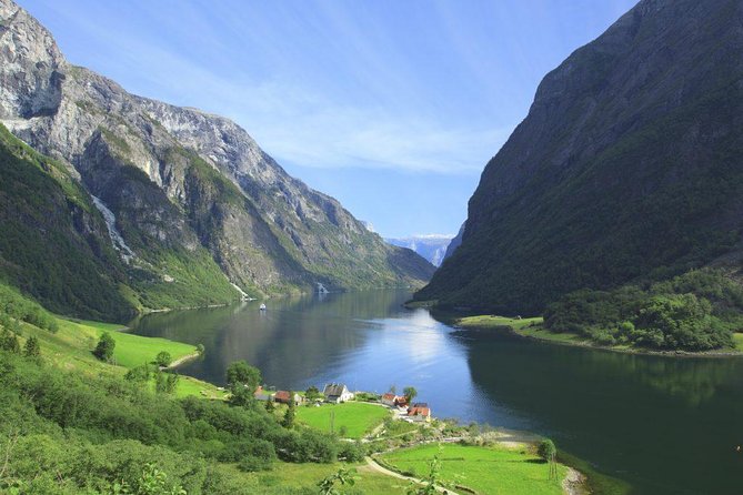 Private Full-Day Round Trip from Oslo to Sognefjord via Flåm Railway - The long Oslo to Gudvangen drive: 4.5 hours that do not have to feel brutal