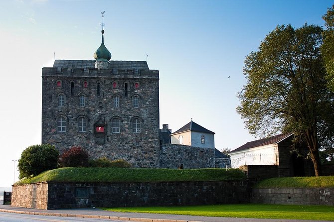 Private Guided City Sightseeing - Bergens Top Attractions - Bryggen UNESCO wharf and the Fish Market: old trade meets everyday life
