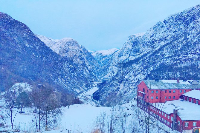 PRIVATE GUIDED TOUR: Highlights of Norway – Trip to the Sognefjord – WINTER - The winter schedule that keeps the day from feeling rushed