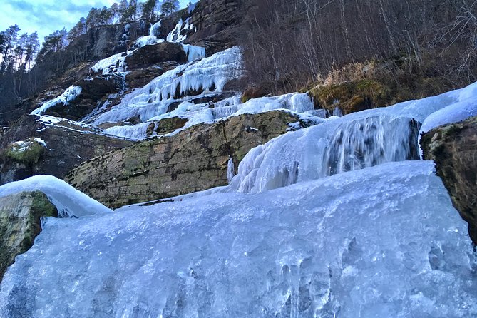 PRIVATE GUIDED TOUR: Highlights of Norway – Trip to the Sognefjord – WINTER - Tvindefossen waterfall: the 110 meters that can be frozen, or roaring