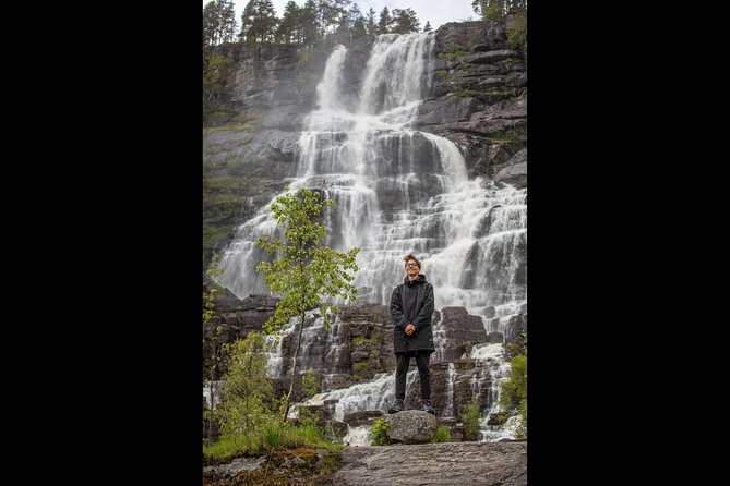 PRIVATE GUIDED TOUR: Highlights of Norway – Trip to the Sognefjord – WINTER - Stalheim Hotel viewpoint and the hairpin road waterfall circuit