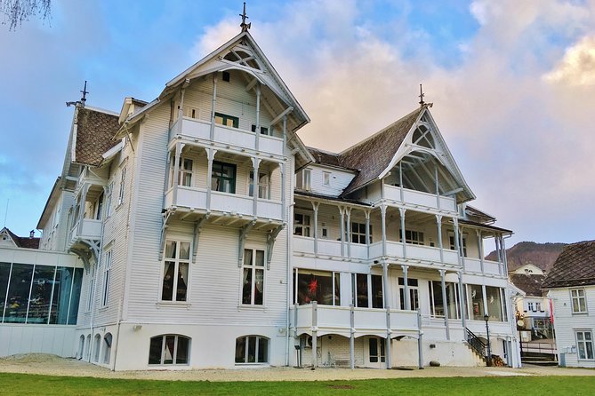 PRIVATE GUIDED TOUR: Queen of the Fjords - tour from Bergen, 6 hours - Price and value: what you’re paying for, per person