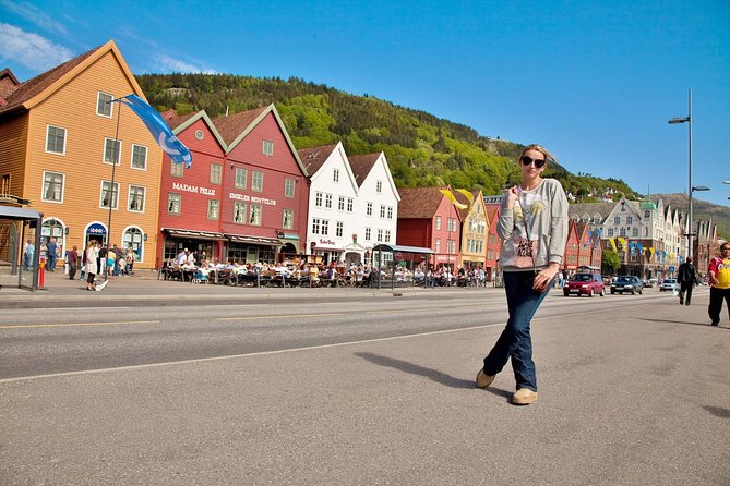 PRIVATE TOUR: Bergen city sightseeing, 4 hours - Gamlehaugen and the royal-residence exterior moment