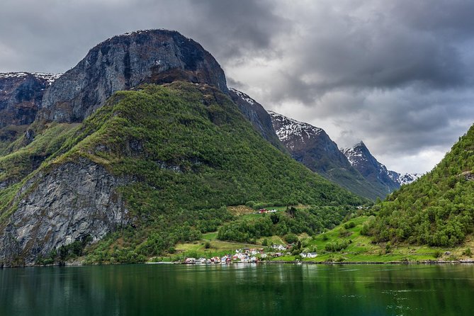 Private tour to Sognefjord and Flåm from Bergen, 24 hr refundable - Down Stalheimskleiva, then into Gudvangen