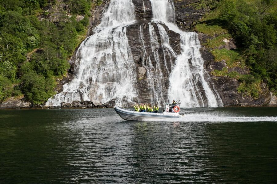 RIB Geiranger - Fjordsafari - Speed through the fjord: the fun part, plus what to expect